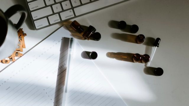 スマホ代を月1,000円以下にする方法。楽天モバイルとpovoを40代が徹底比較