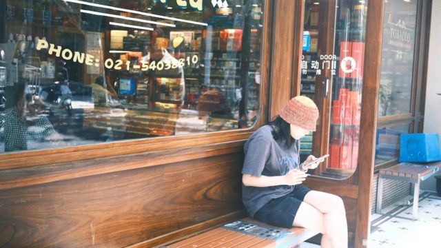 まだ大手キャリアを使っている？格安SIMで月5,000円を削減した40代の乗り換えガイド